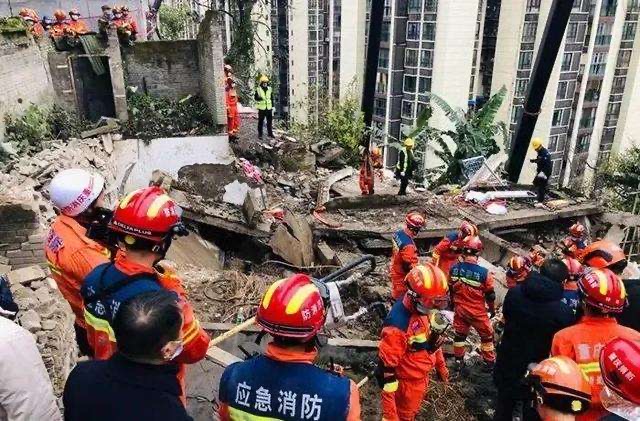 重庆武隆区食堂垮塌事故致16人死亡，造成食堂垮塌的根本原因是什么？