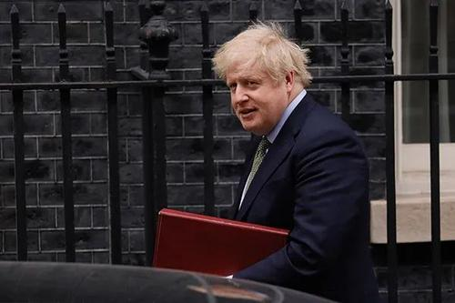 英国首相约翰逊取消访问印度，他是因为什么原因取消的？