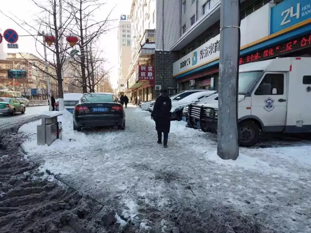 丹东部分区域冒雨拆除隔离墙，丹东出入有哪些规定？