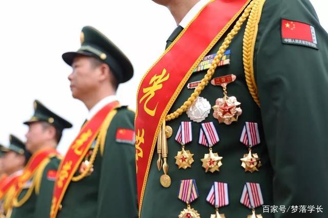 中国法定公民义务兵要服役几年？超期服役的算什么兵？