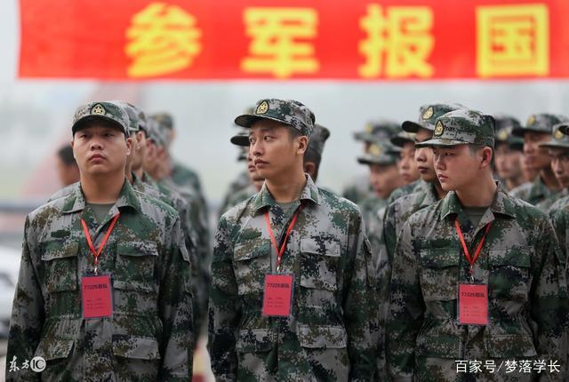 中国法定公民义务兵要服役几年？超期服役的算什么兵？