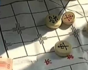 路边的象棋残局挑战基本上是诈骗，可为什么还有人上当？