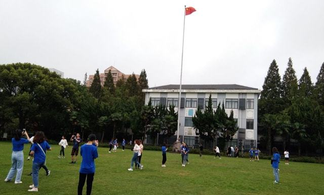 华东理工大学耳机事件，这件事为何会引发争议？