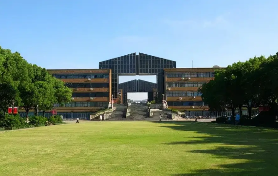 法律专业排名大学