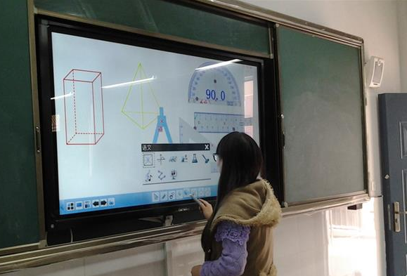 学校多媒体教学一体机大概多少钱一台？