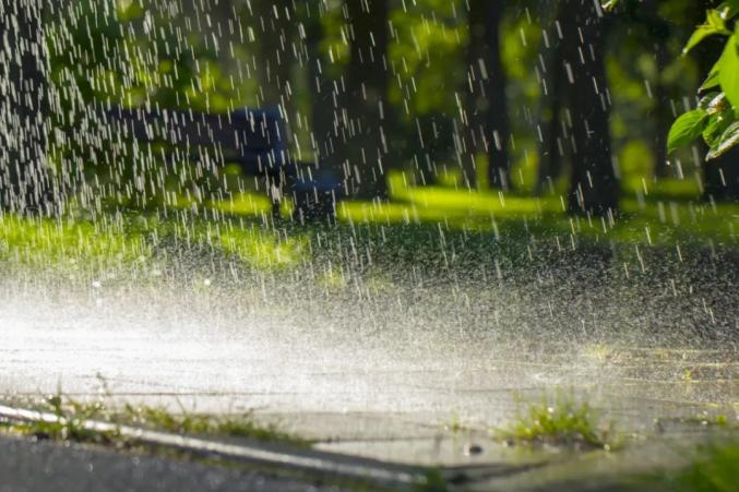 四川平武遭暴雨突袭2死4失联，暴雨天气该做好哪些安全防护？