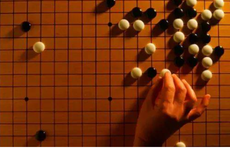 围棋里面贴目是什么意思？能不能说得通俗点