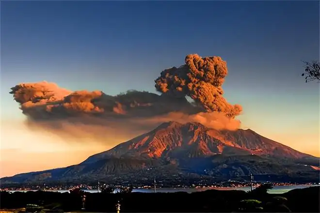 日本樱岛火山爆炸式喷发，是什么原因导致的哦？