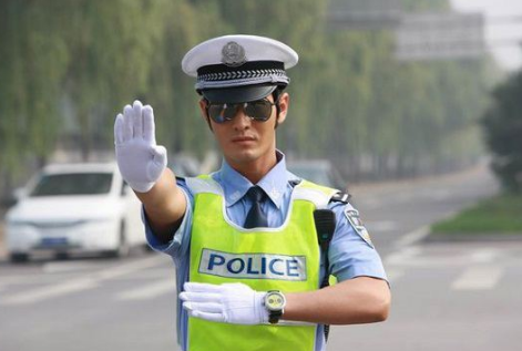 交警的8种手势都代表什么？