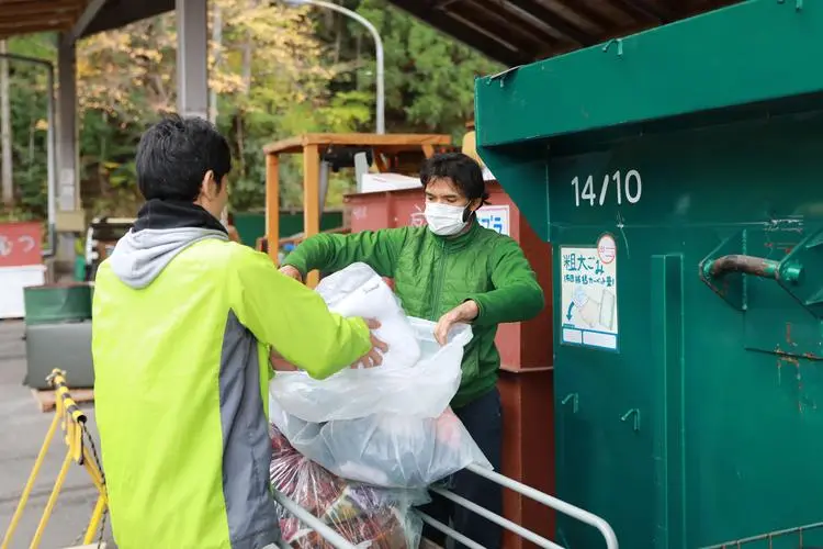 许昌一地捡破烂业务一年挣了800亿，这家公司是如何利用捡破烂挣钱的？