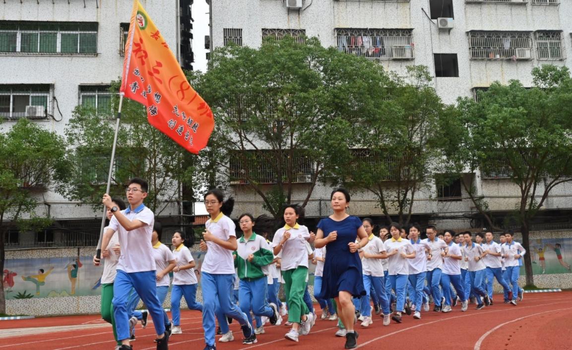 河南一高三学生课间跑操猝死，学校该不该为此学生的死负责？