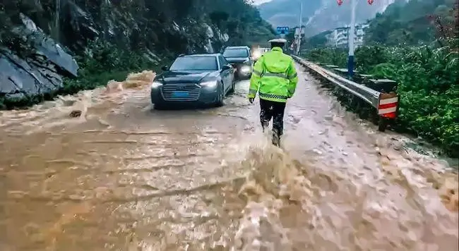 虽迟但到！重庆人等的雨终于来了，暴雨天该如何避险？