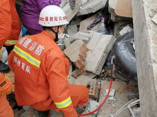 福建永安在建房突然发生坍塌致8人身亡，谁该为这些死者负责？