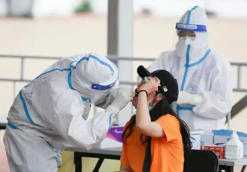 大学教师大闹核酸检测点威胁医护人员，结果被刑拘！起到了哪些警示作用？