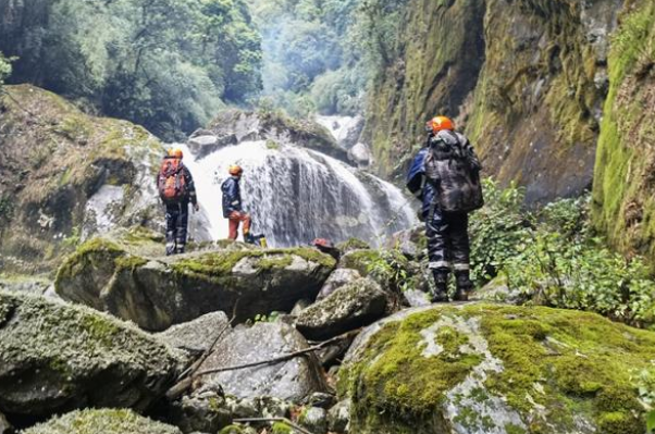 失联13人进山为找80年前坠毁飞机，目前救援进展如何了？