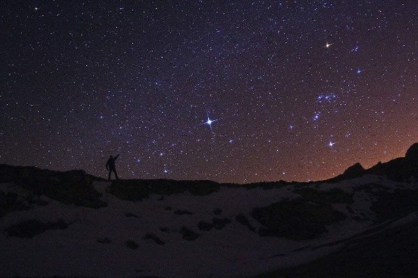 当小行星掠过地球时，会成为地球的卫星吗？