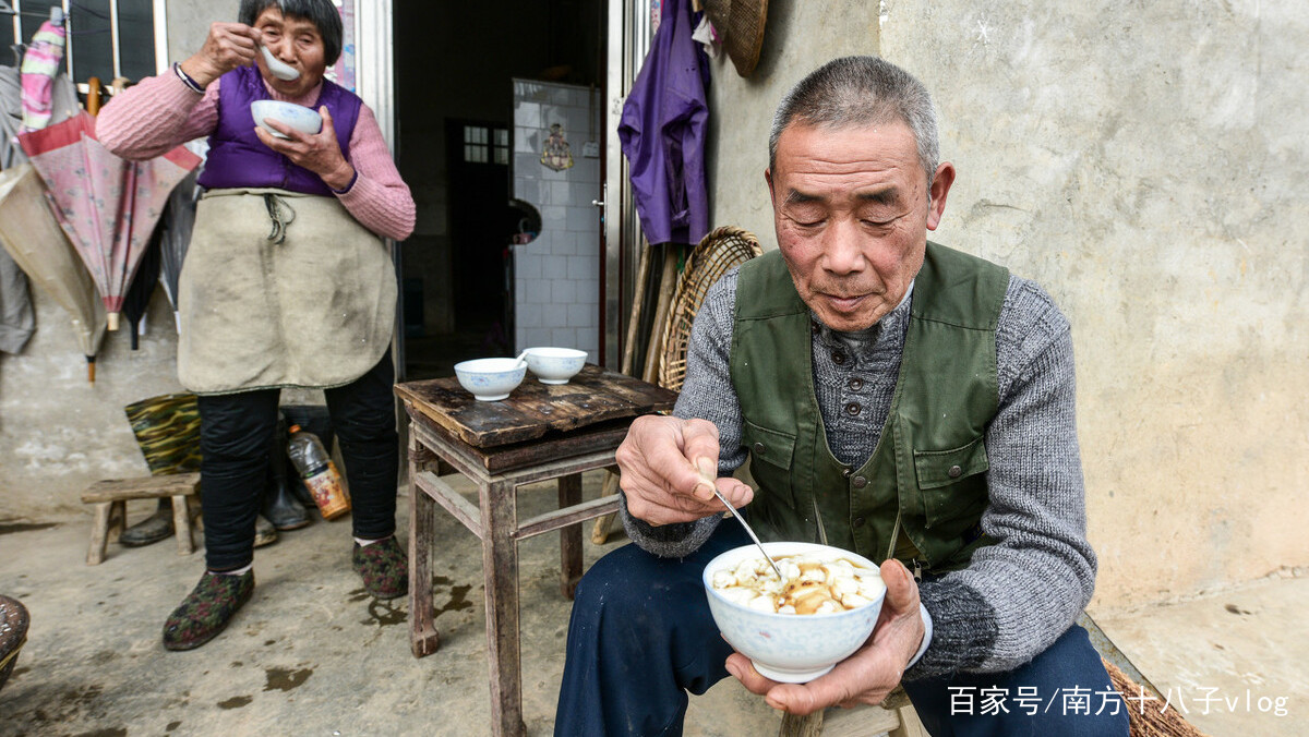 按照农村老年人的一般生活标准，每个月大概需要多少钱？